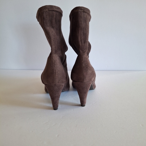 Urban Outfitters Chocolate Brown Pointed Toe suede like Boots - Picture 9 of 13